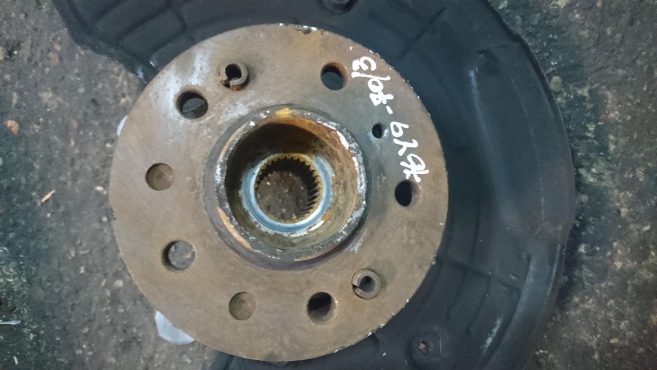 ступица передняя левая Mercedes-Benz M-Класс W164 2006, 3.5 л., M 272.967, бензин, АКПП, внедорожник 5 дв., правый руль, A1649810406, A1643301320