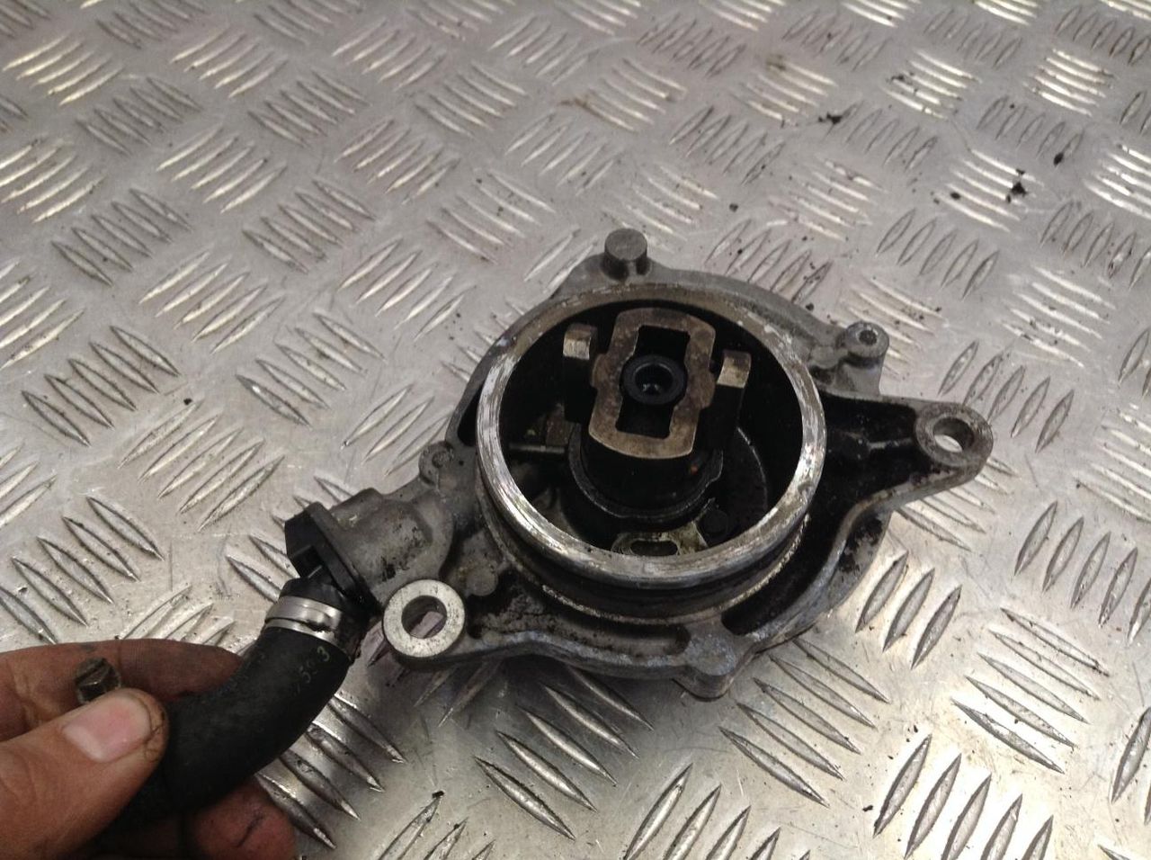 насос вакуумный BMW 5 серия E60/E61 2005, 3.0 л., M57 D30 (306D4), дизель, АКПП, седан
