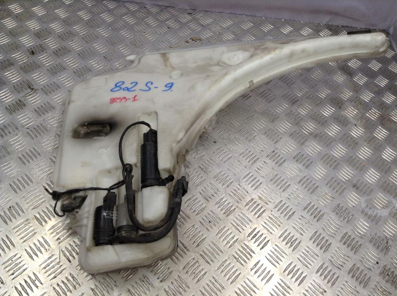 бачок омывателя BMW 3 серия E90/E91/E92/E93 2007, 2.0 л., N47 D20 A, дизель, АКПП, универсал