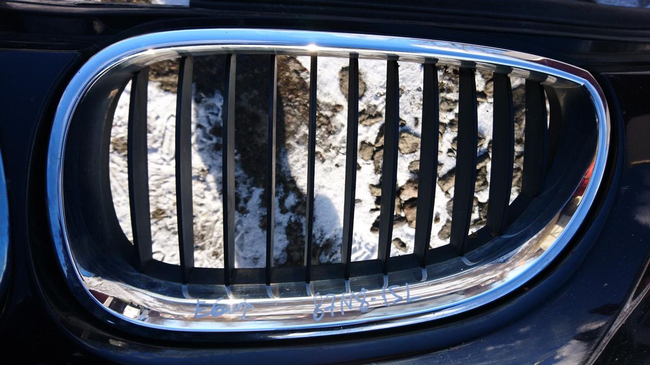 заглушка (решетка) в бампер BMW 5 серия E60/E61 [рестайлинг] 2008, 2.0 л., N47 D20 A, дизель, АКПП, универсал