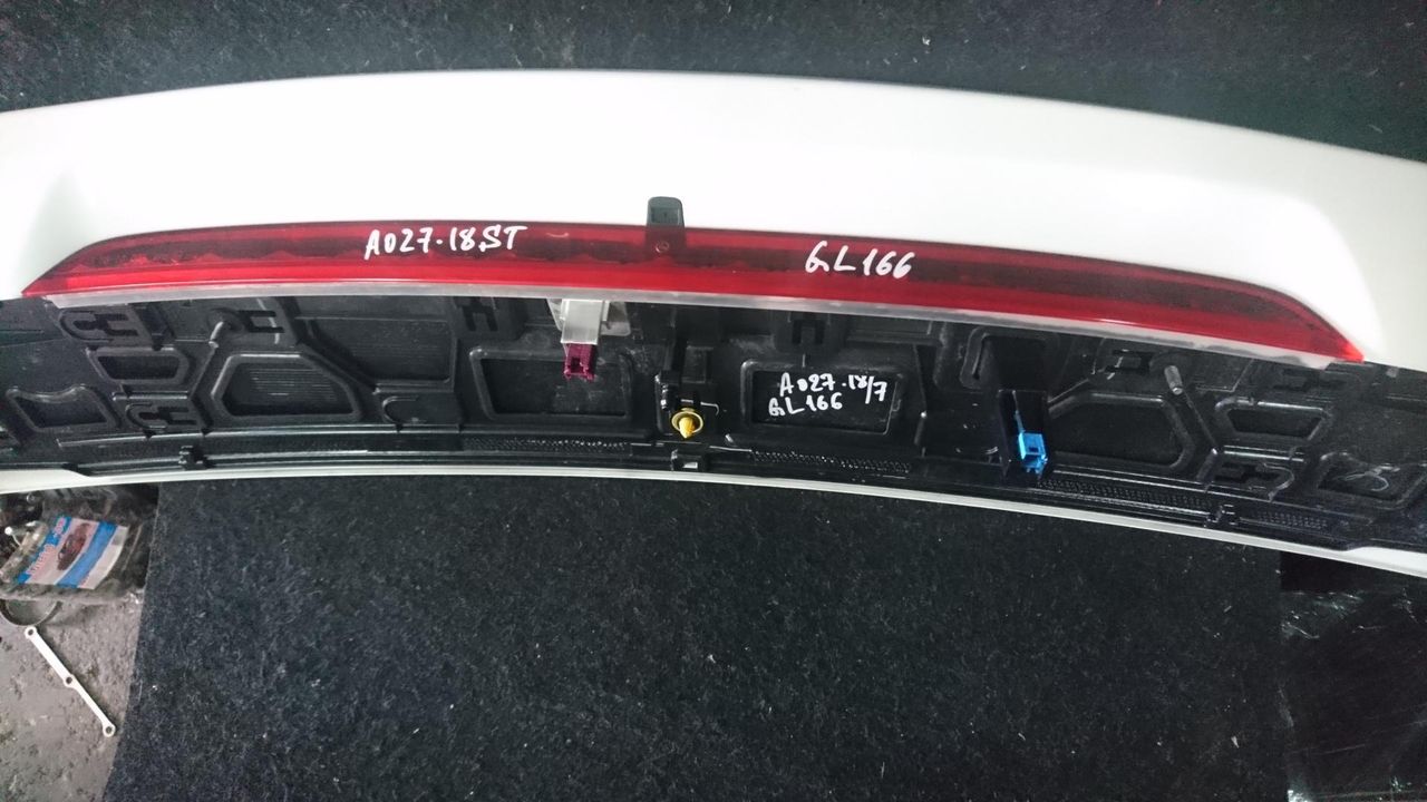 дополнительный стоп-сигнал Mercedes-Benz GL-Класс X166 2014, 3.0 л., OM 642.826, дизель, АКПП, белый, внедорожник 5 дв., A1668200056