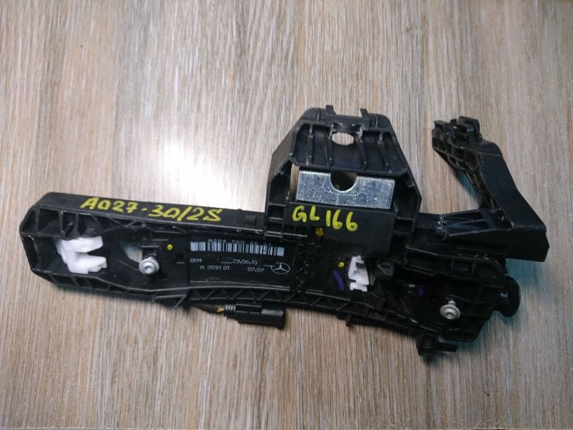 скелет ручки двери передней правой Mercedes-Benz GL-Класс X166 2014, 3.0 л., OM 642.826, дизель, АКПП, белый, внедорожник 5 дв., A2047602634