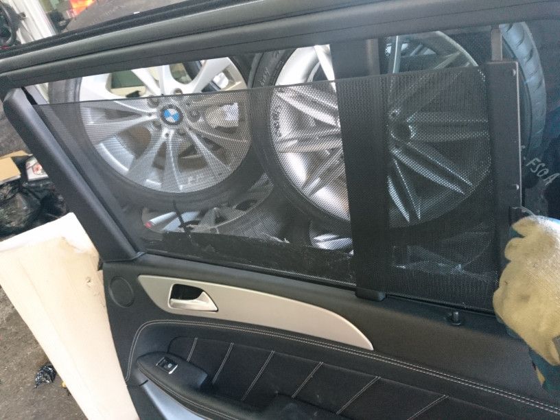 шторка двери Mercedes-Benz GL-Класс X166 2014, 3.0 л., OM 642.826, дизель, АКПП, белый, внедорожник 5 дв., A1668101420