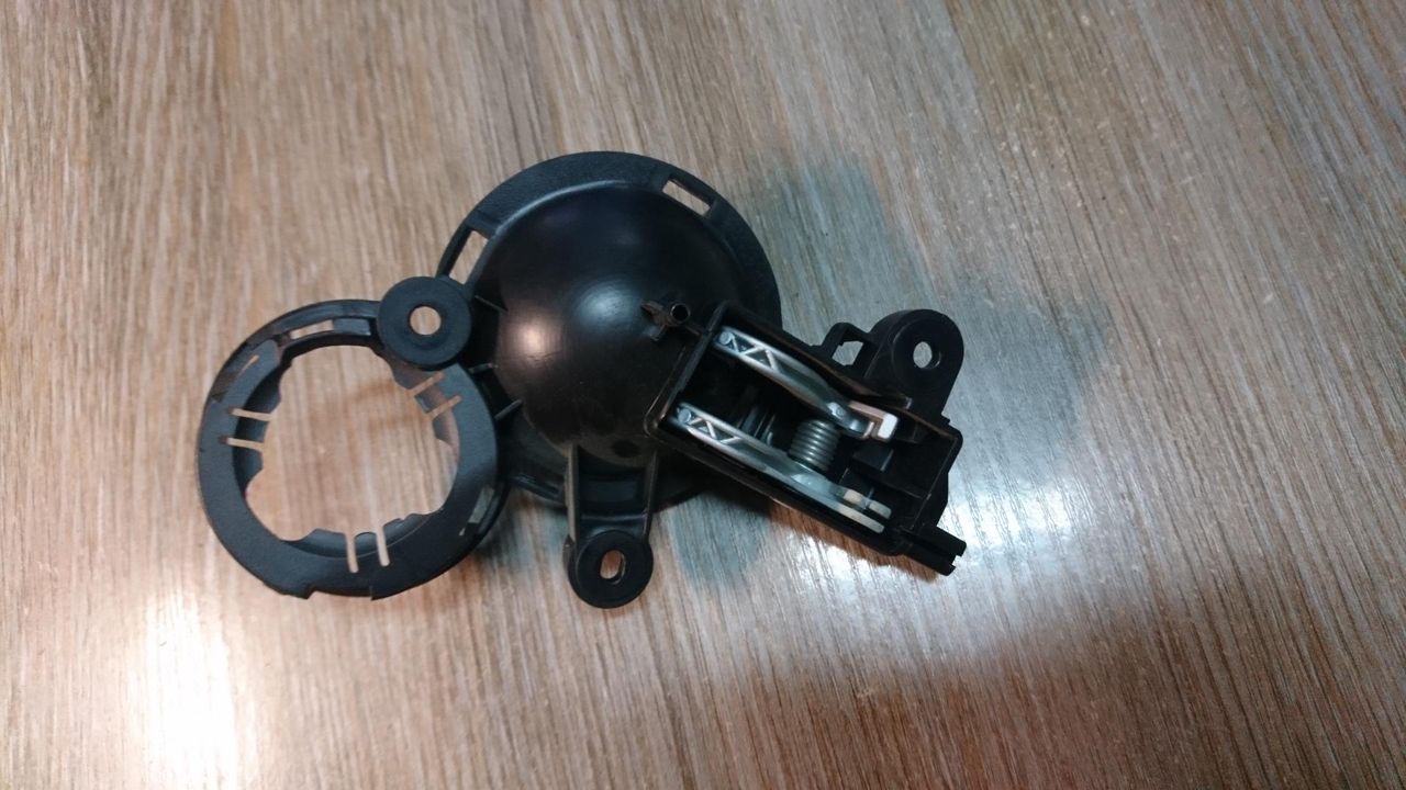 ручка внутренняя передняя правая Mini Cooper 1 поколение 2001, 1.6 л., W10 B16 A, бензин, АКПП, красный, хетчбэк 5 дв., 51411502074