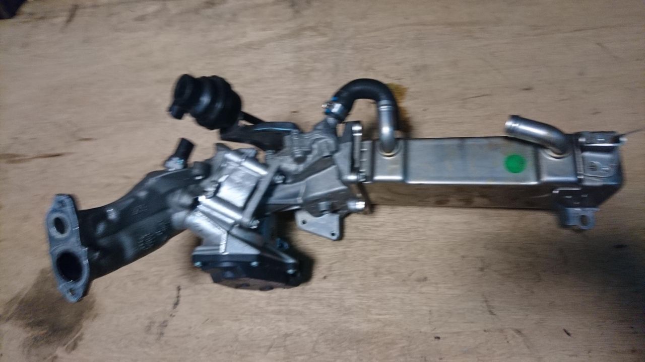 охладитель EGR / Радиатор EGR Mercedes-Benz E-Класс W212/S212/C207/A207 2012, 2.1 л., OM 651.924, дизель, АКПП, темно-серый, седан, A6511400275