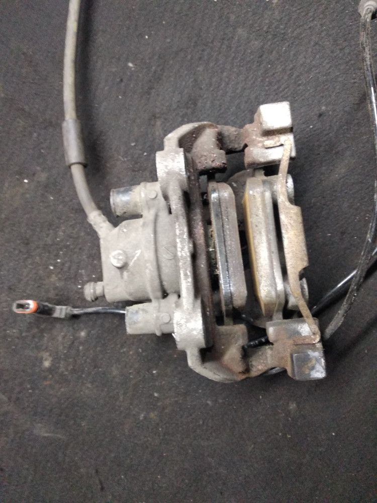 суппорт задний правый Mercedes-Benz E-Класс W212/S212/C207/A207 2012, 2.1 л., OM 651.924, дизель, АКПП, темно-серый, седан