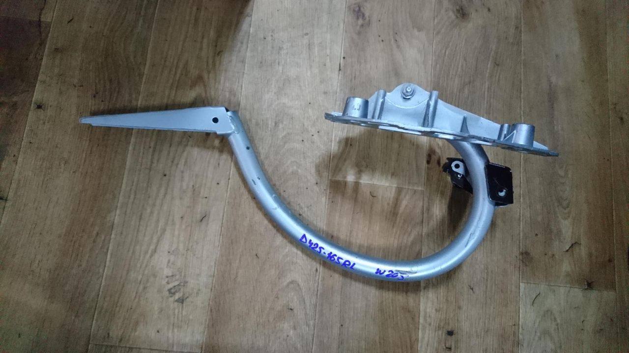 петля крышки багажника Mercedes-Benz C-Класс W205/S205/C205 2015, 2.0 л., M 274.920, бензин, АКПП, седан, правый руль, A2057500328