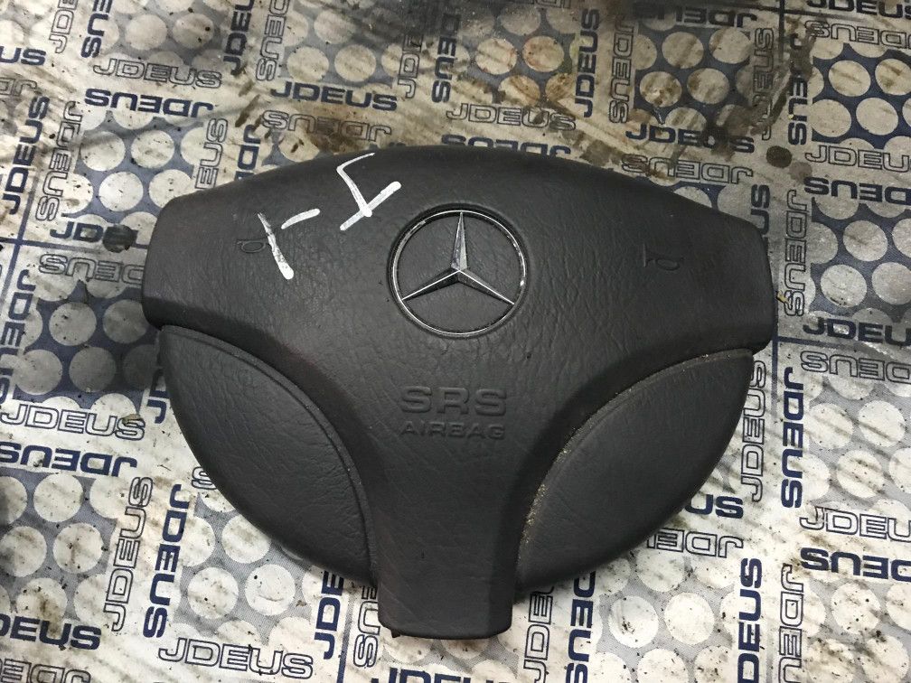 подушка безопасности водителя Mercedes-Benz A-Класс W168 2000, 1.6 л., M 166.960, бензин, АКПП, хетчбэк 5 дв., A1684600198
