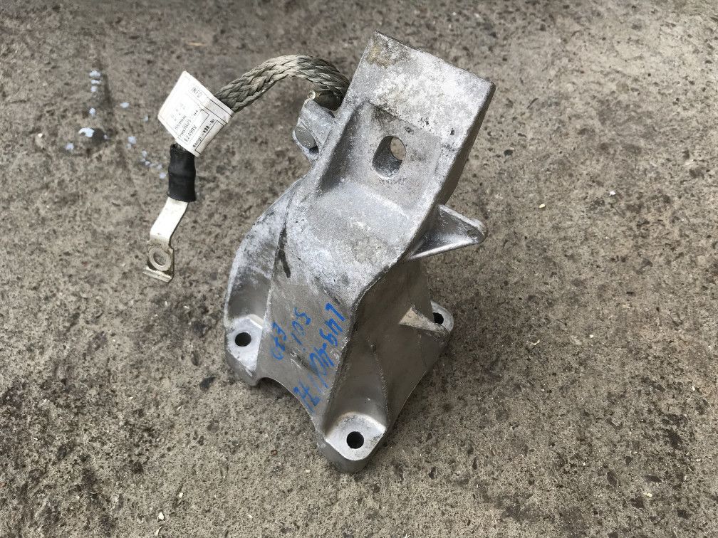 кронштейн двигателя BMW X5 E70 2010, 4.4 л., N63 B44 A, бензин, АКПП, внедорожник 5 дв., 6780143
