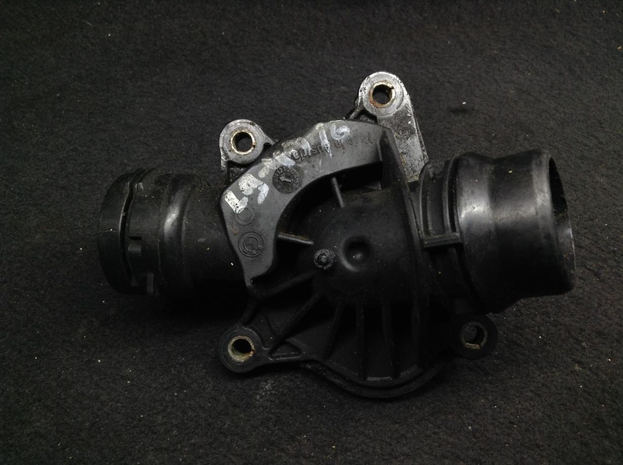 корпус термостата BMW 3 серия E90/E91/E92/E93 2007, 2.0 л., M47 D20 (204D4), дизель, АКПП, седан