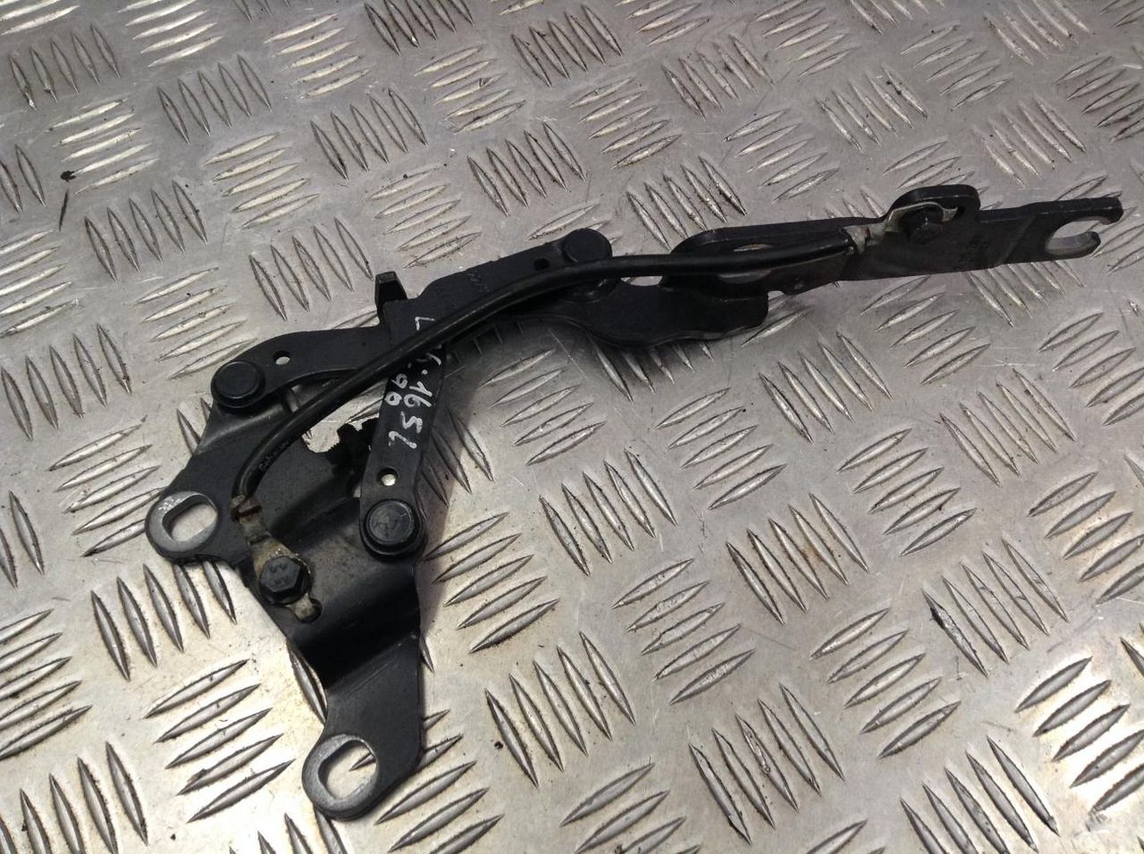 петля капота левая BMW 3 серия E90/E91 [рестайлинг] 2010, 3.0 л., N57 D30 A, дизель, АКПП, купе, 7115263