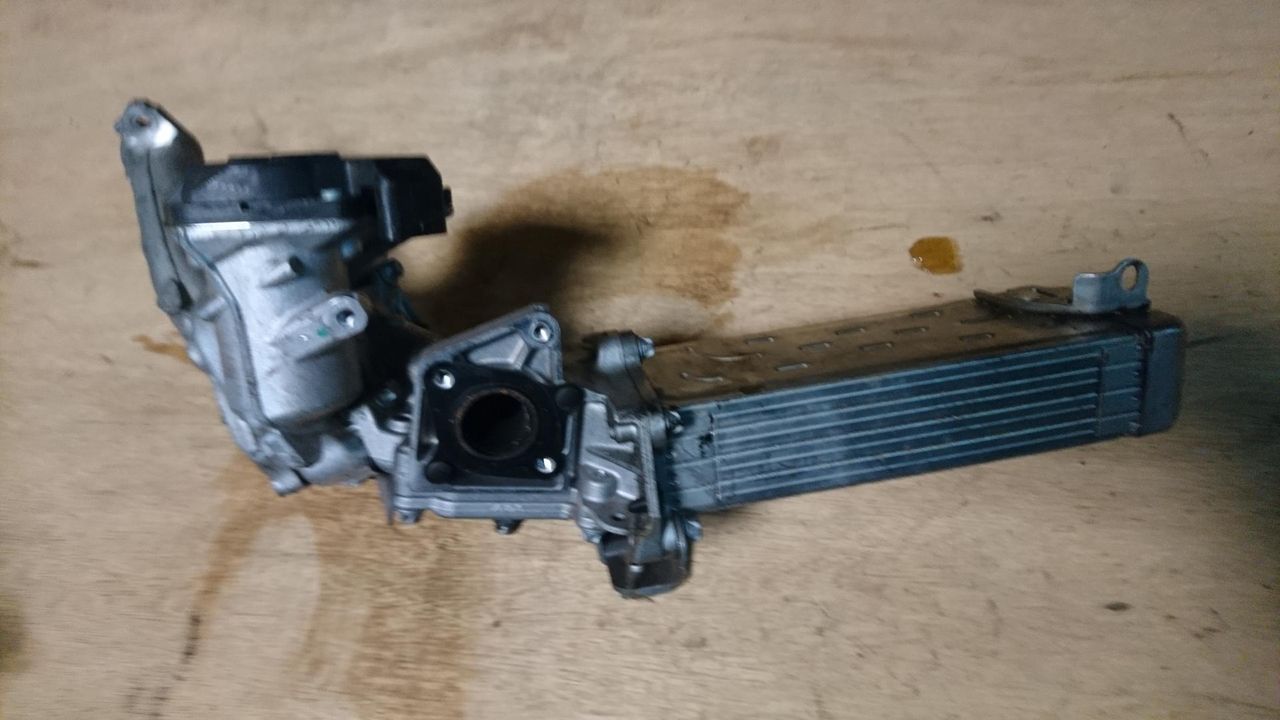 охладитель EGR / Радиатор EGR Mercedes-Benz E-Класс W212/S212/C207/A207 2010, 2.1 л., OM 651.924, дизель, АКПП, серебристый, седан, A6511400075