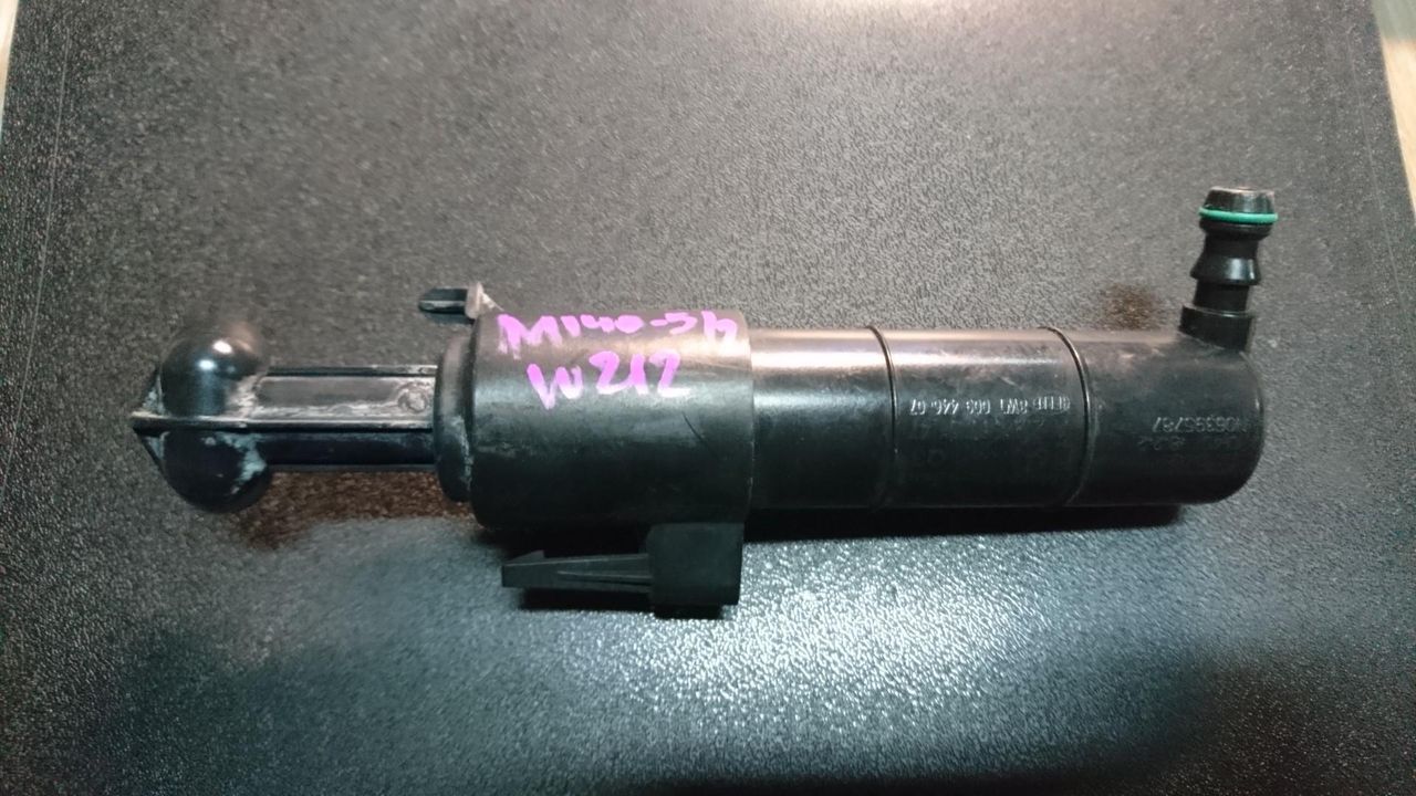 форсунка омывателя фары левая Mercedes-Benz E-Класс W212/S212/C207/A207 2010, 2.1 л., OM 651.924, дизель, АКПП, серебристый, седан, A2128600147, 8WT009446-07