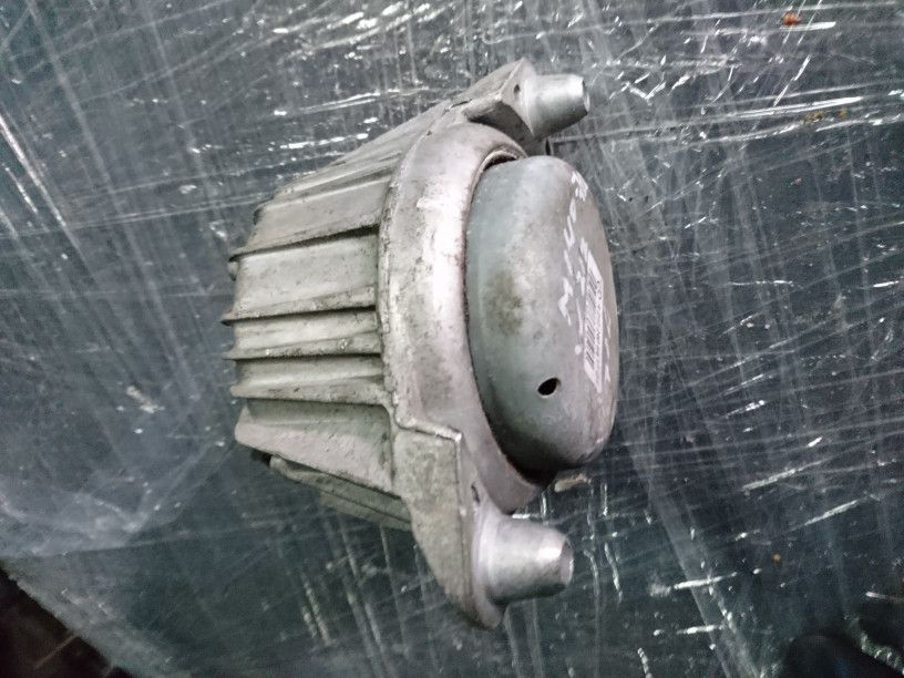 подушка крепления двигателя Mercedes-Benz E-Класс W212/S212/C207/A207 2010, 2.1 л., OM 651.924, дизель, АКПП, серебристый, седан, A2122406417