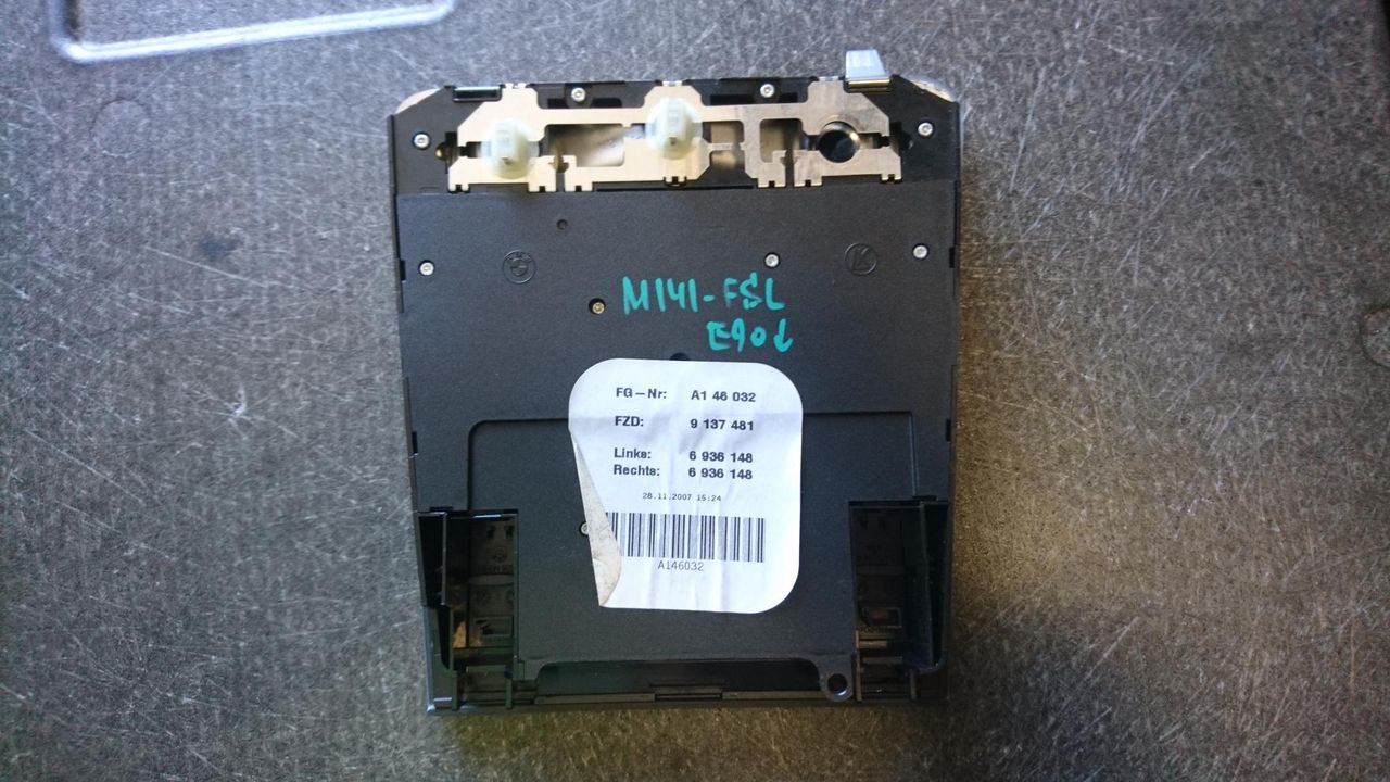 фонарь салона (плафон) BMW 3 серия E90/E91/E92/E93 2007, 3.0 л., N53 B30 A, бензин, МКПП, мокрый асфальт, седан, 9137481