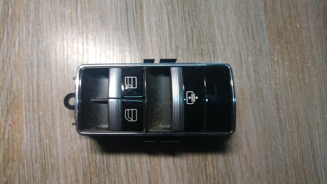 кнопка стеклоподъемника двери задней правой Mercedes-Benz S-Класс W221 [рестайлинг] 2012, 3.0 л., OM 642.862, дизель, АКПП, серебристый, седан, A2218709510