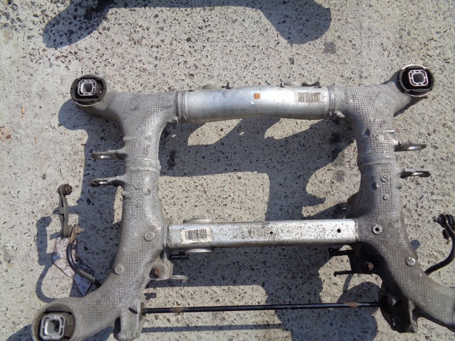балка подвески задняя BMW 5 серия F07/F10/F11 2012, 2.0 л., N47 D20 C, дизель, АКПП, седан, правый руль, 33316798545