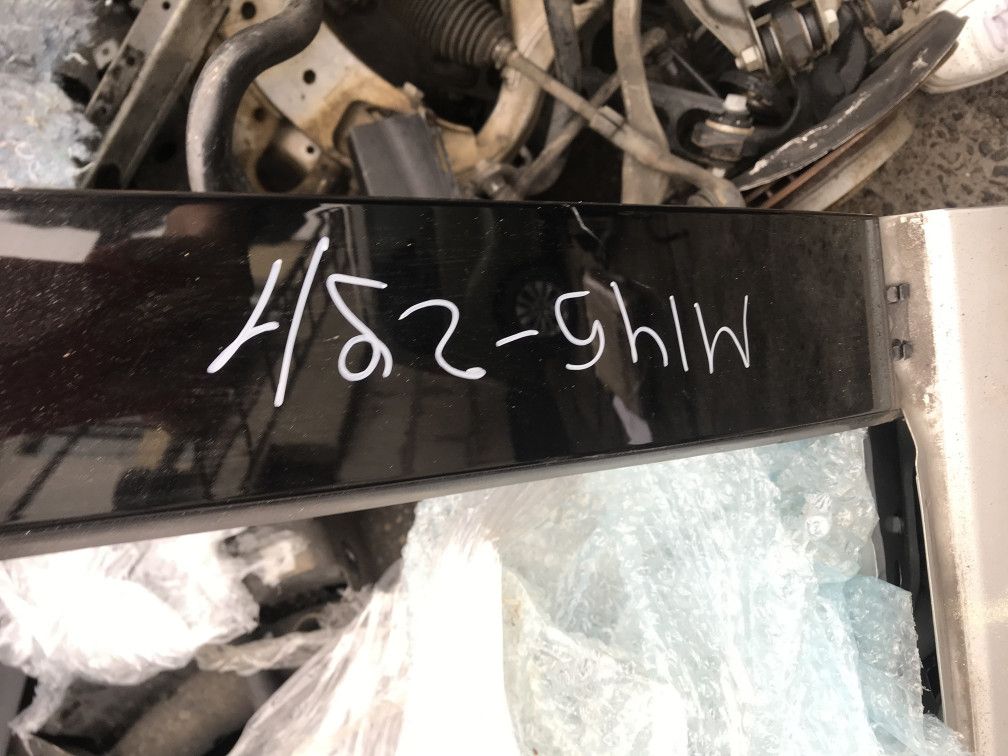 стекло двери передней левой Mercedes-Benz GL-Класс X164 2007, 3.0 л., OM 642.940, дизель, АКПП, серебристый, внедорожник 5 дв.