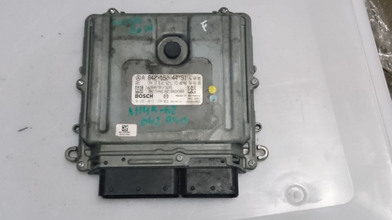 блок управления двигателем Mercedes-Benz GL-Класс X164 2007, 3.0 л., OM 642.940, дизель, АКПП, серебристый, внедорожник 5 дв., A6421504491, 0281013120