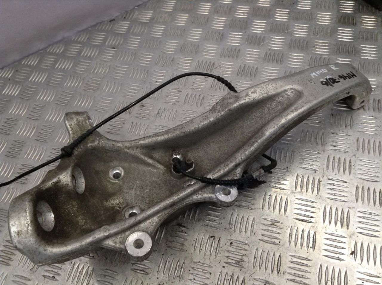кулак поворотный правый BMW 5 серия F10/F11 [рестайлинг] 2014, 2.0 л., N47 D20 C, дизель, АКПП, серая, седан