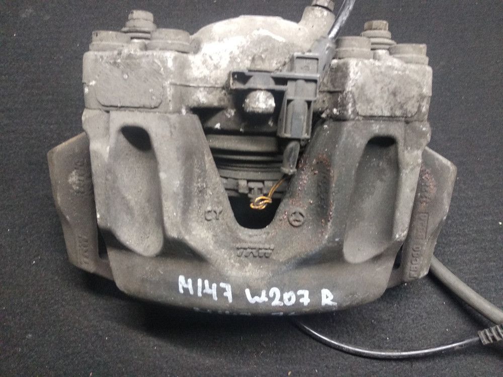 суппорт передний правый Mercedes-Benz E-Класс W212/S212/C207/A207 2011, 1.8 л., M 271.860, бензин, АКПП, черный, кабриолет
