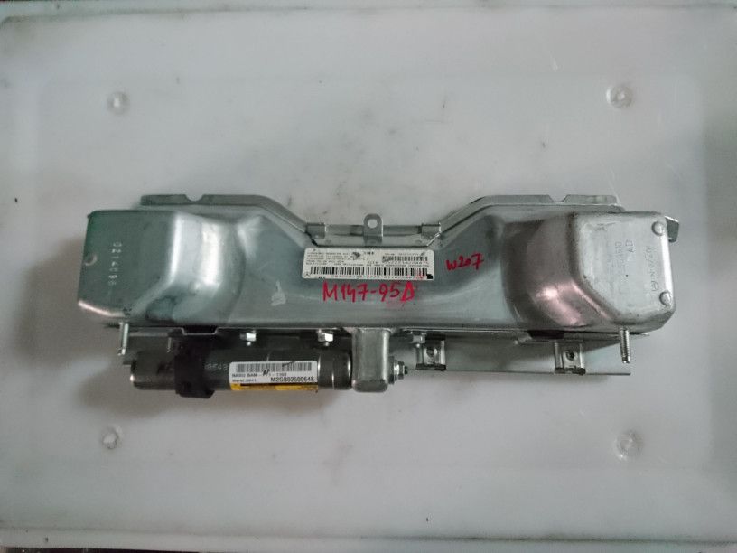 подушка безопасности коленная Mercedes-Benz E-Класс W212/S212/C207/A207 2011, 1.8 л., M 271.860, бензин, АКПП, черный, кабриолет, A2048602002, 306026999-AR
