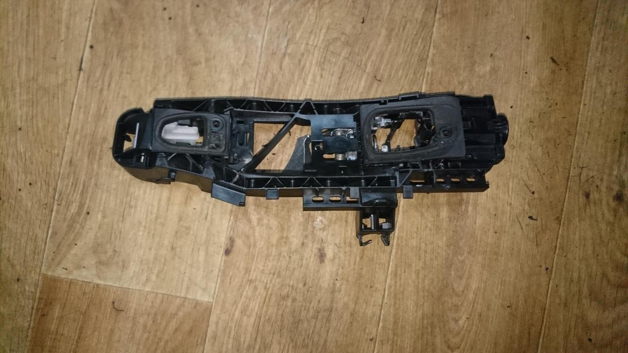 скелет ручки двери передней левой Mercedes-Benz S-Класс W222/C217/A217 2014, 3.0 л., OM 642.861, дизель, АКПП, серебристый, седан, A0997602100