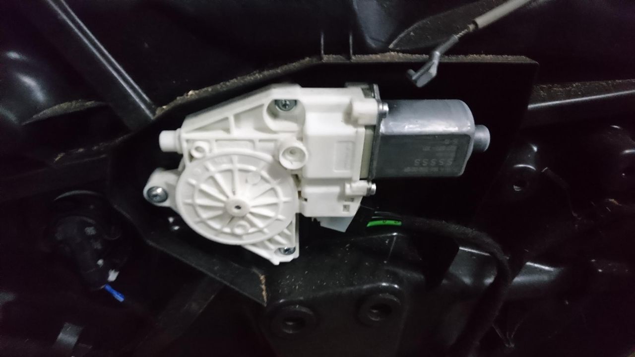 моторчик стеклоподъемника передний правый Mercedes-Benz S-Класс W222/C217/A217 2014, 3.0 л., OM 642.861, дизель, АКПП, серебристый, седан