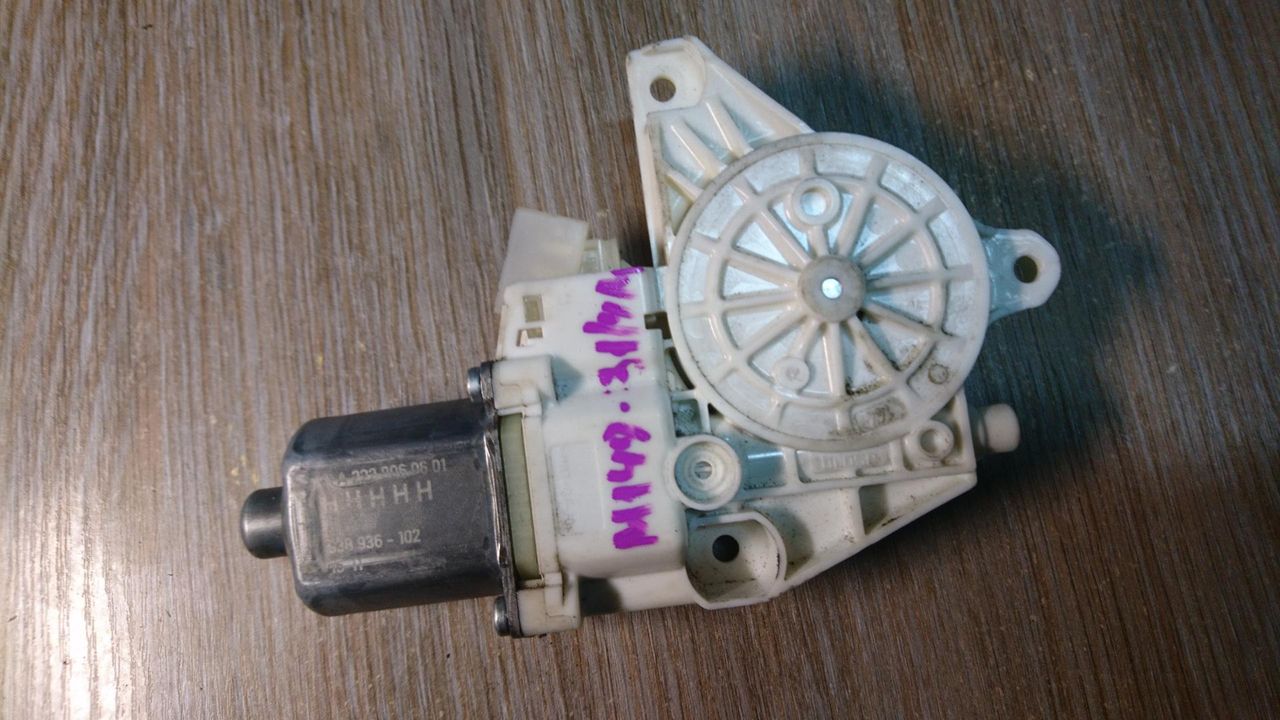 моторчик стеклоподъемника задний правый Mercedes-Benz S-Класс W222/C217/A217 2014, 3.0 л., OM 642.861, дизель, АКПП, серебристый, седан, A2229060601