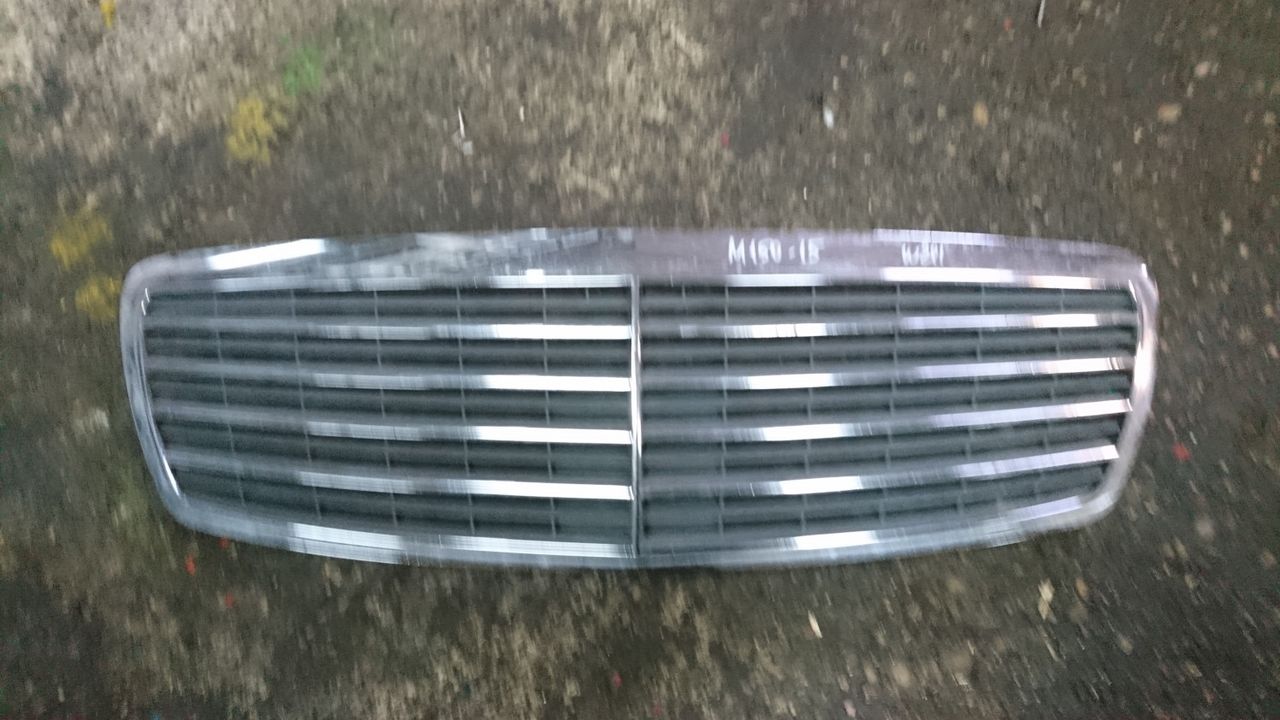 заглушка (решетка) в бампер Mercedes-Benz E-Класс W211/S211 2005, 2.1 л., OM 646.961, дизель, АКПП, седан, A2118800283