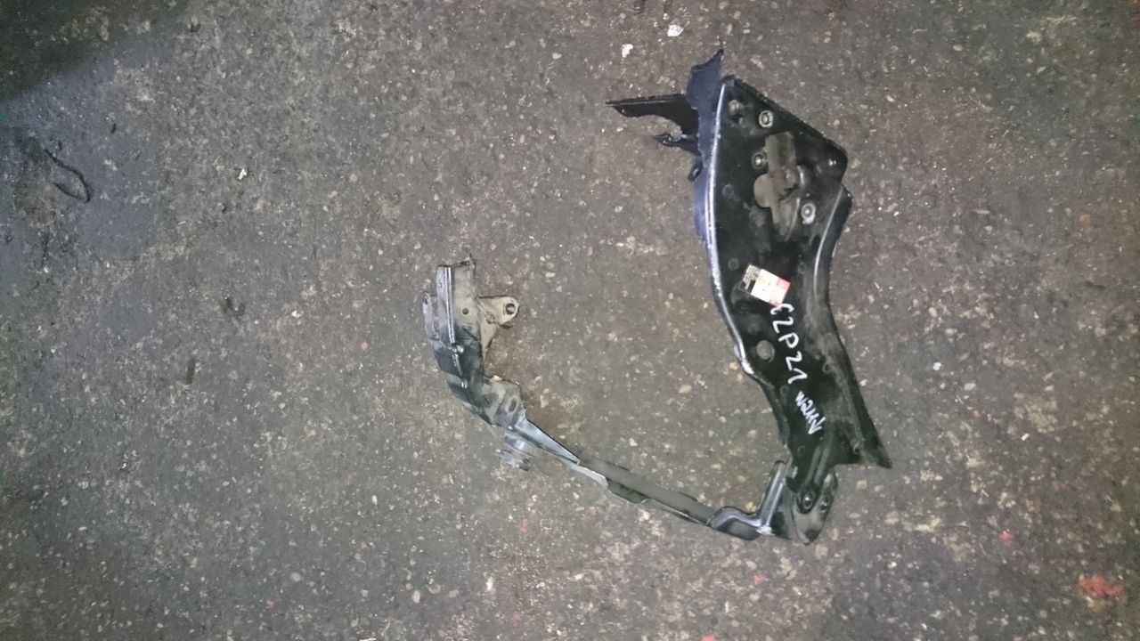 очко фары левой Mercedes-Benz E-Класс W211/S211 2005, 2.1 л., OM 646.961, дизель, АКПП, седан, A2116200316, A2116200718