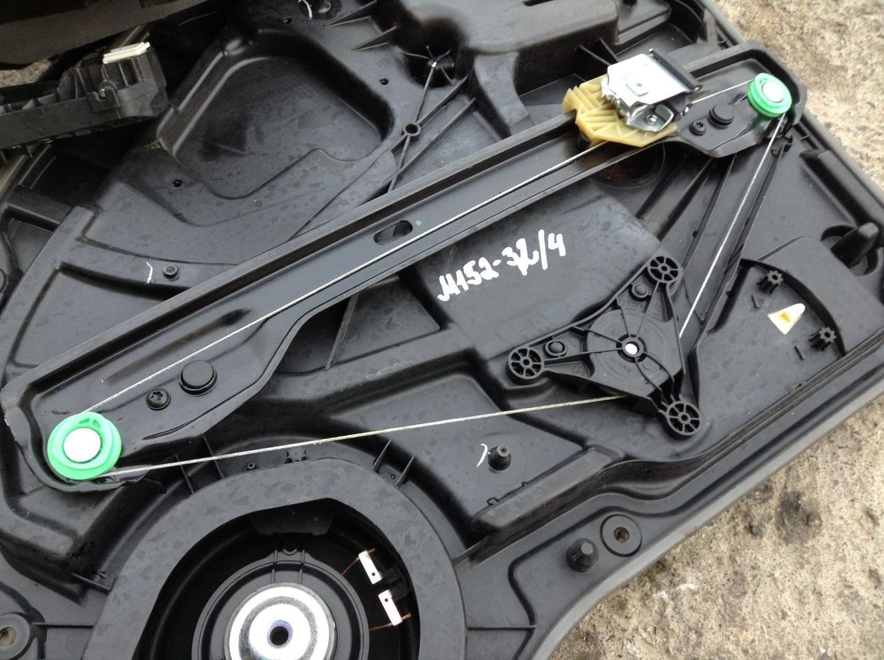 стеклоподъемник задний правый Mercedes-Benz M-Класс W166 2012, 2.1 л., OM 651.960, дизель, АКПП, мокрый асфальт, внедорожник 5 дв.