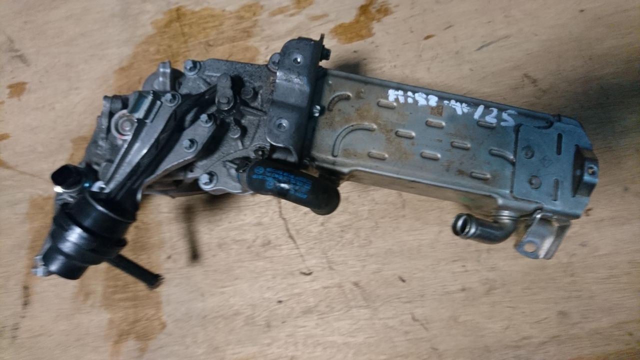 охладитель EGR / Радиатор EGR Mercedes-Benz M-Класс W166 2012, 2.1 л., OM 651.960, дизель, АКПП, мокрый асфальт, внедорожник 5 дв., A6511400275