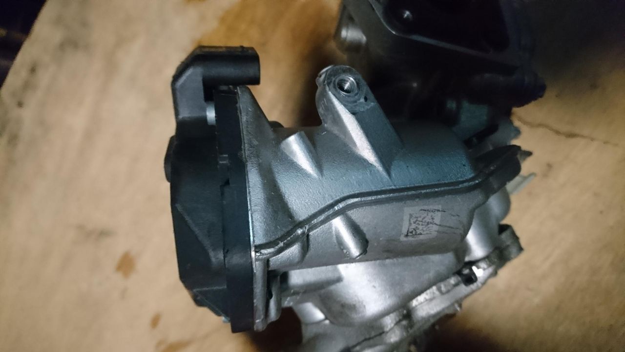 клапан EGR Mercedes-Benz M-Класс W166 2012, 2.1 л., OM 651.960, дизель, АКПП, мокрый асфальт, внедорожник 5 дв., A6511400460, A2C53418577