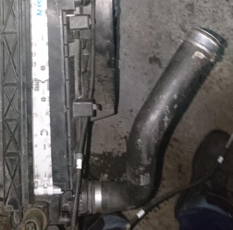 патрубок радиатора Mercedes-Benz M-Класс W166 2012, 2.1 л., OM 651.960, дизель, АКПП, мокрый асфальт, внедорожник 5 дв., A1665001075