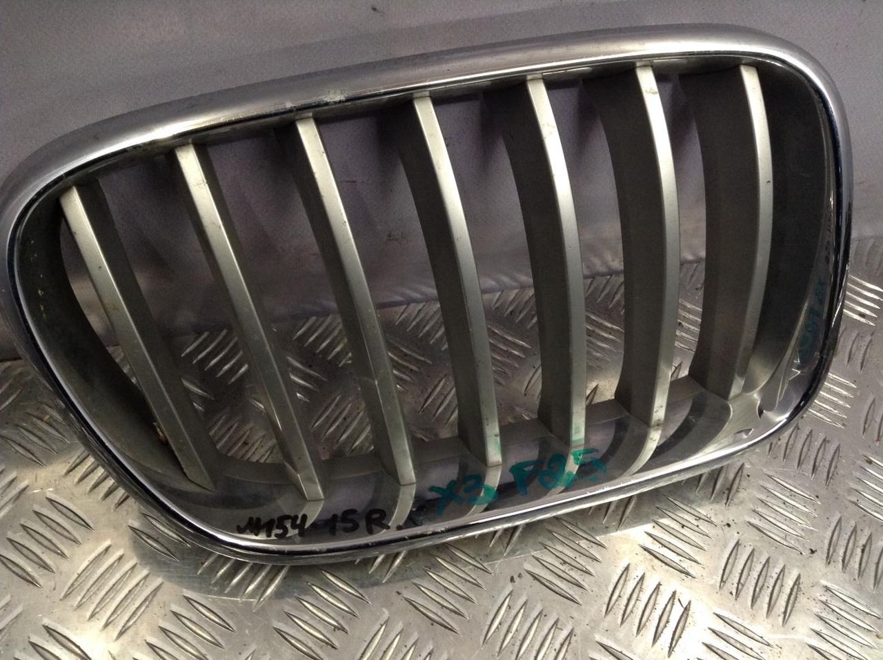 заглушка (решетка) в бампер BMW X3 F25 2013, 2.0 л., N47 D20 C, дизель, АКПП, черный, внедорожник 5 дв.