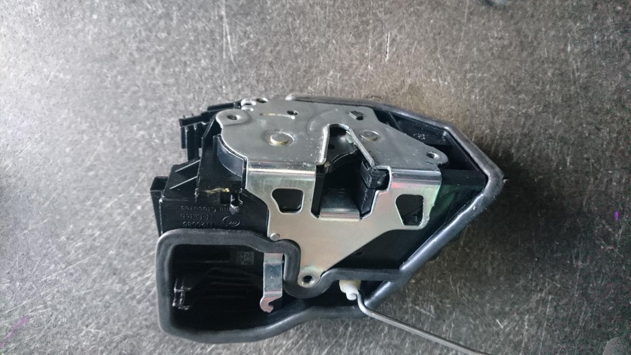 замок двери задней левой BMW X3 F25 2013, 2.0 л., N47 D20 C, дизель, АКПП, черный, внедорожник 5 дв., 7318417