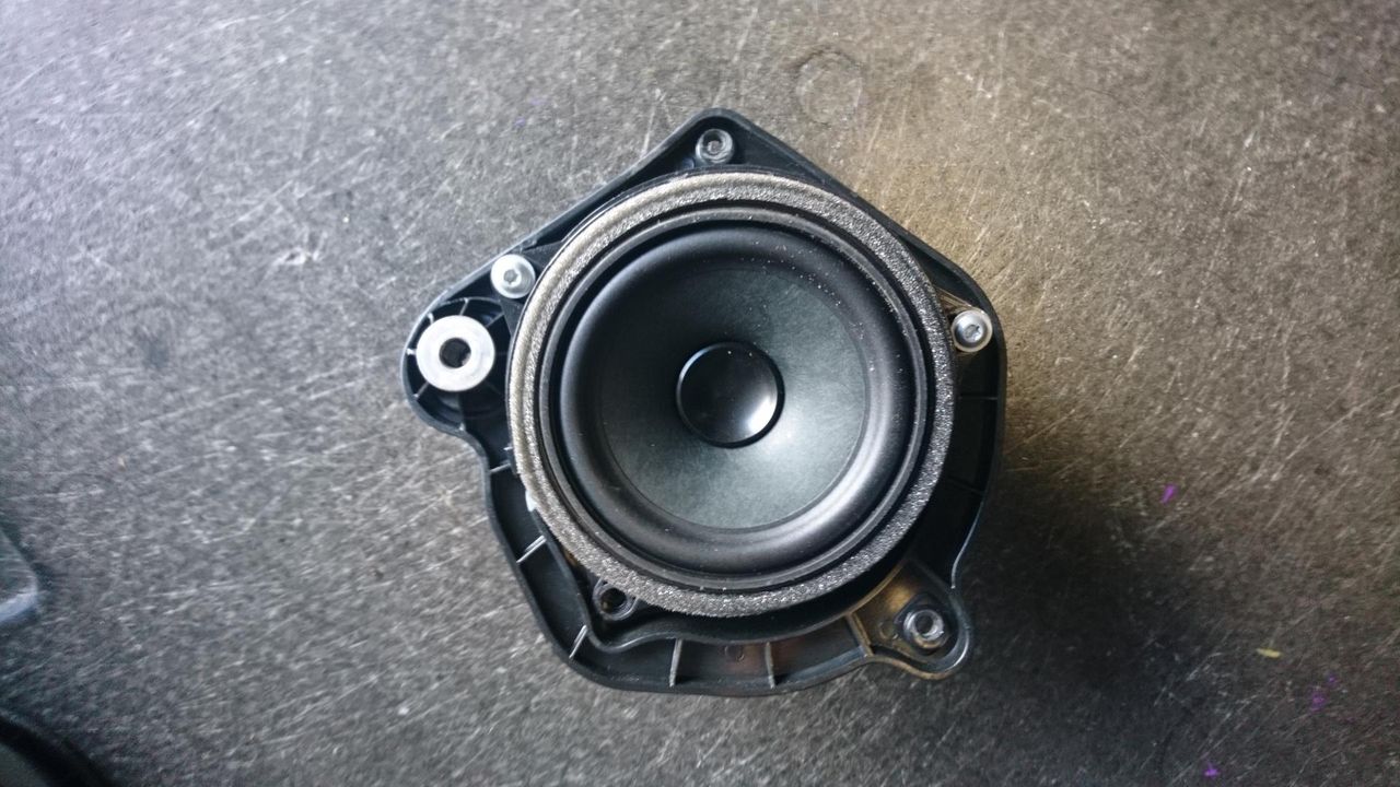 динамик двери BMW X3 F25 2013, 2.0 л., N47 D20 C, дизель, АКПП, черный, внедорожник 5 дв.