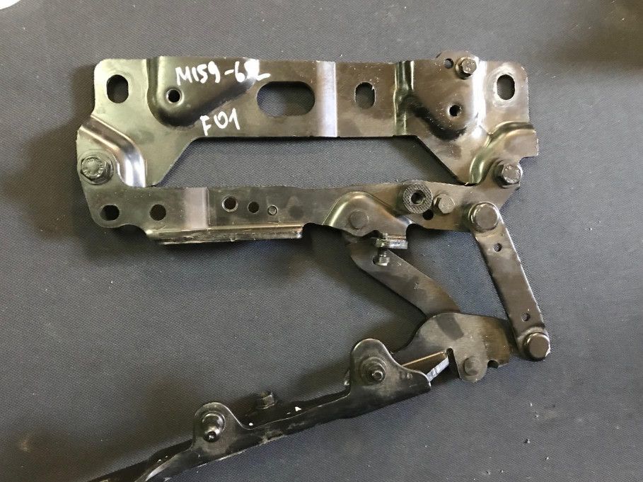 петля капота левая BMW 7 серия F01/F02 2010, 4.4 л., N63 B44 A, бензин, АКПП, черный, седан, 41007204555