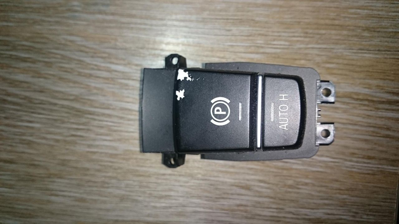 кнопка ручного тормоза (ручника) BMW 7 серия F01/F02 2010, 4.4 л., N63 B44 A, бензин, АКПП, черный, седан, 9159997, 32143301-01