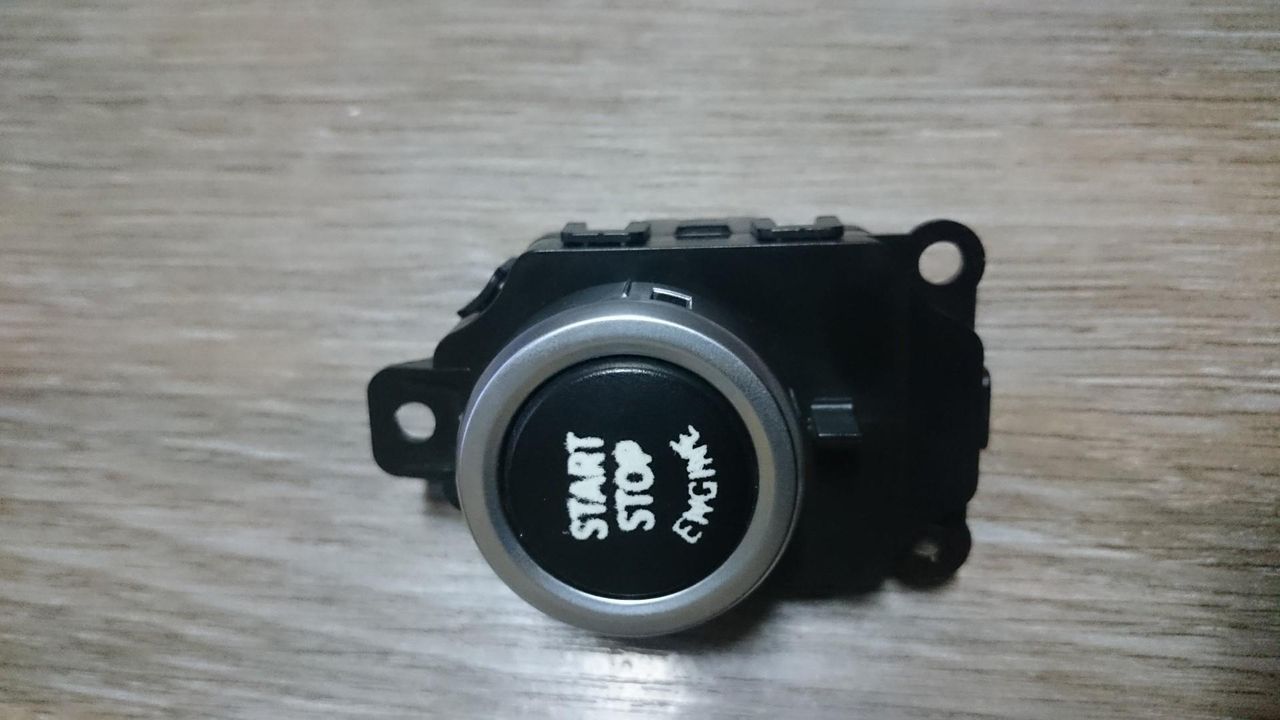 кнопка запуска двигателя BMW 7 серия F01/F02 2010, 4.4 л., N63 B44 A, бензин, АКПП, черный, седан, 9229563, 33930203-02