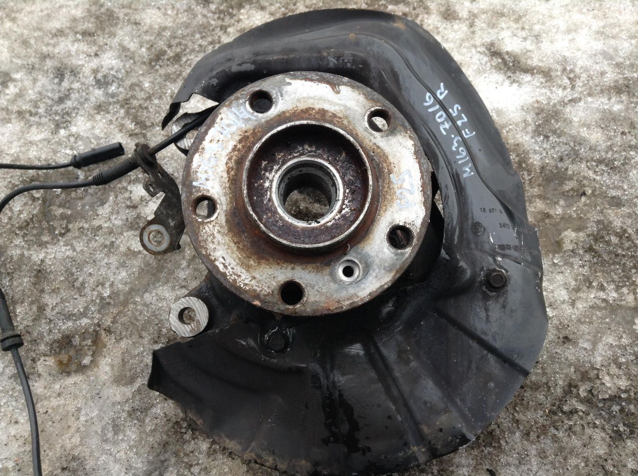 кулак поворотный правый BMW X3 F25 2013, 2.0 л., N47 D20 C, дизель, АКПП, белый, внедорожник 5 дв., 6787514