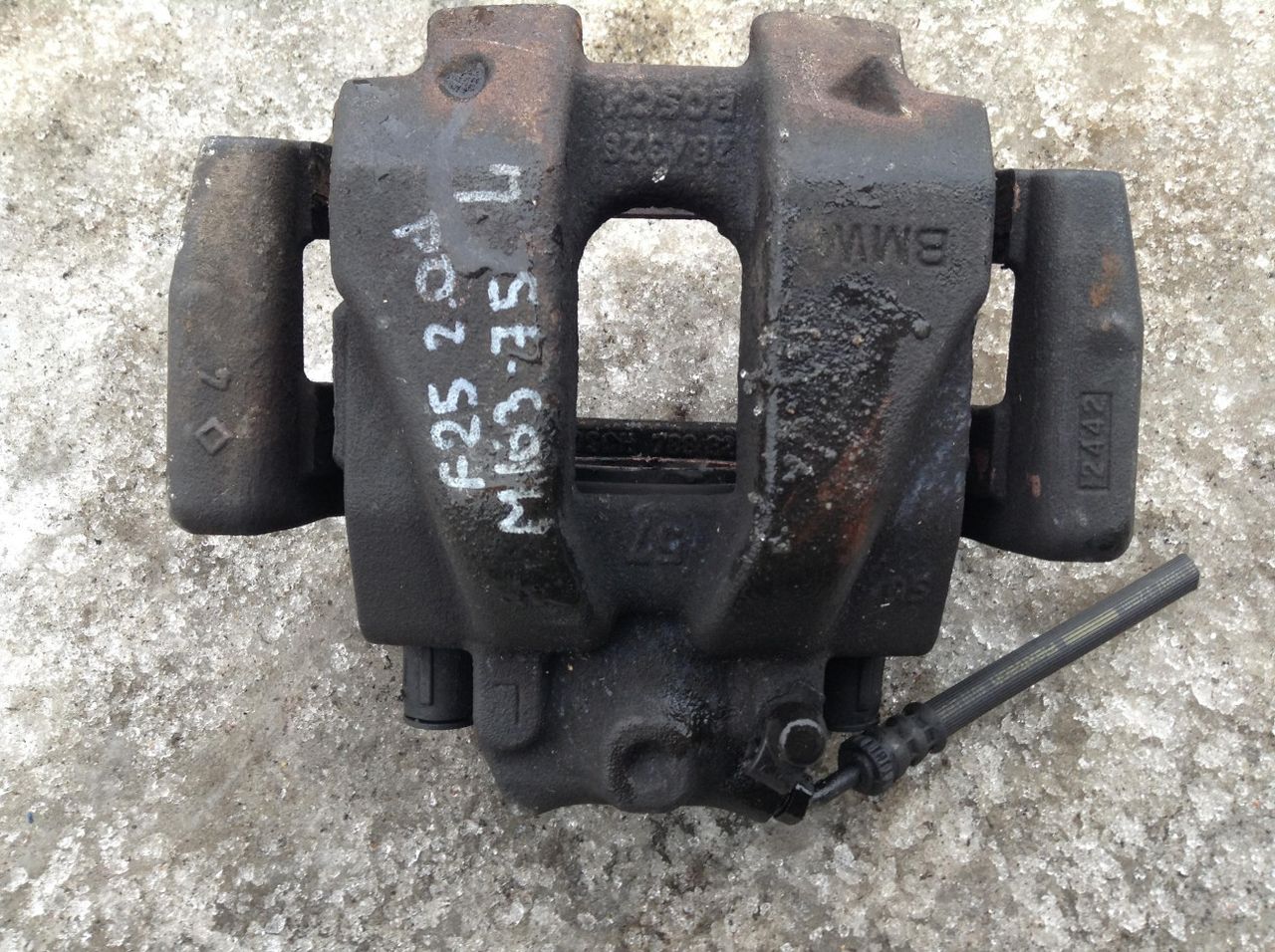 суппорт передний левый BMW X3 F25 2013, 2.0 л., N47 D20 C, дизель, АКПП, белый, внедорожник 5 дв., 6790921