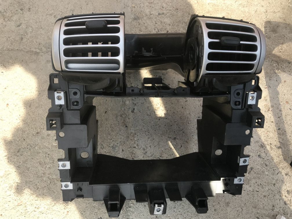 дефлектор обдува салона Smart Fortwo 2 поколение 2011, 1.0 л., M 132.930, бензин, АКПП, серебристый, купе, правый руль, A4518300354