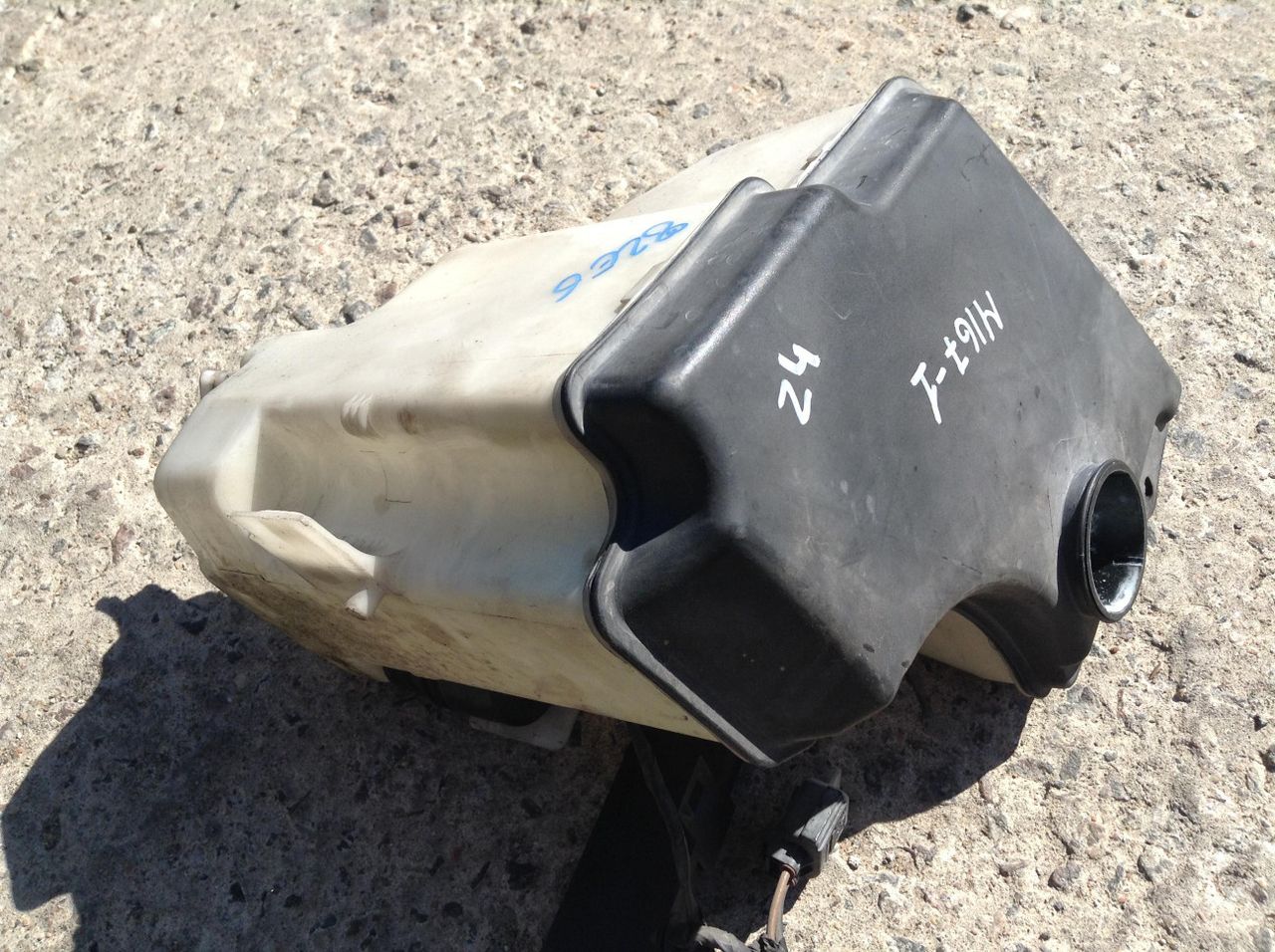 бачок омывателя BMW Z4 E85 2004, 3.0 л., M54 B30 (306S3), бензин, АКПП, кабриолет, 7110853