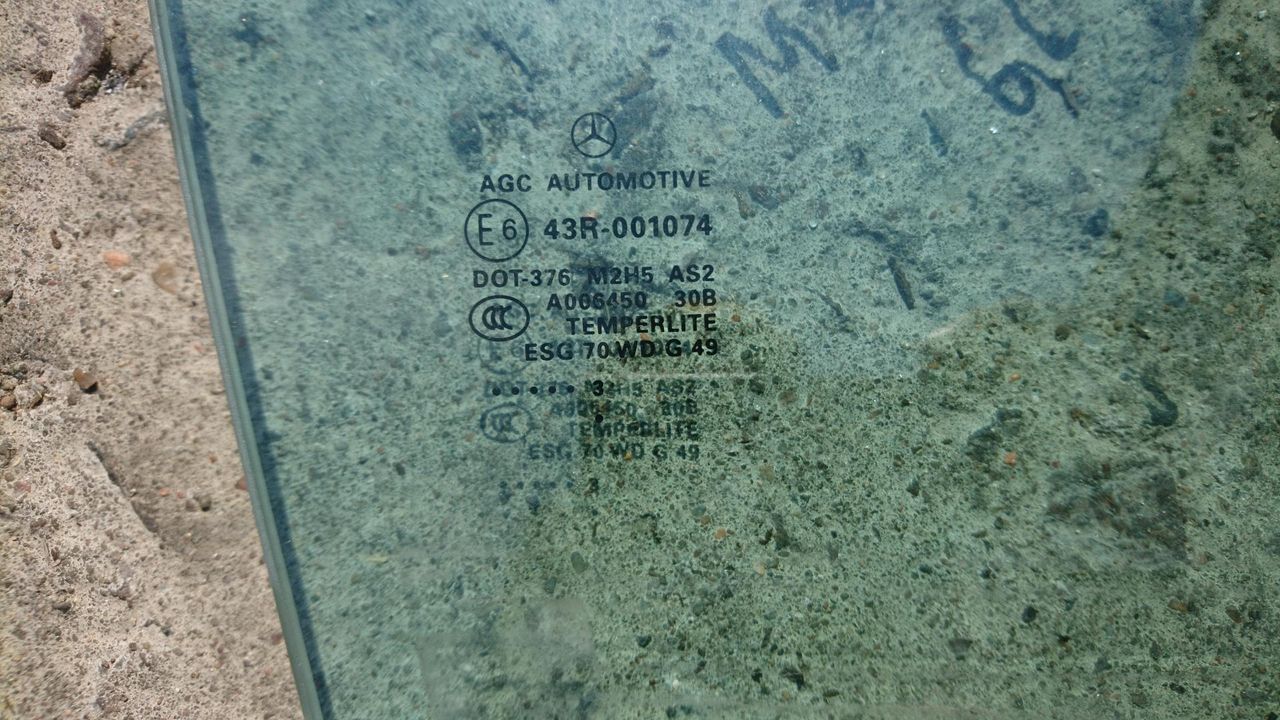 стекло двери передней правой Mercedes-Benz GL-Класс X166 2013, 3.0 л., OM 642.826, дизель, АКПП, коричневый, внедорожник 5 дв.