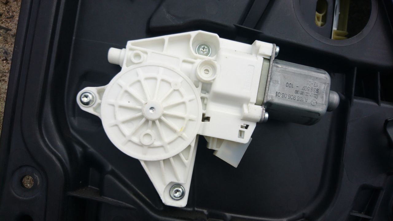 стеклоподъемник задний правый Mercedes-Benz GL-Класс X166 2013, 3.0 л., OM 642.826, дизель, АКПП, коричневый, внедорожник 5 дв.