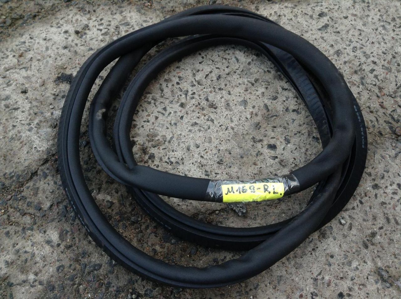 уплотнитель двери BMW 7 серия F01/F02 2009, 3.0 л., N54 B30 A, бензин, АКПП, седан