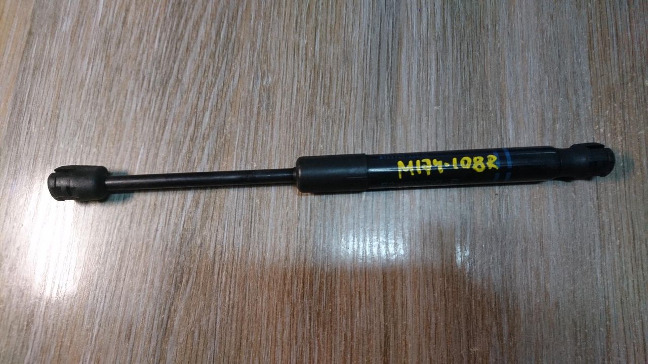 амортизатор капота BMW 3 серия F30/F31/F34 2013, 2.0 л., N47 D20 C, дизель, АКПП, хетчбэк 5 дв., правый руль, 51237239233