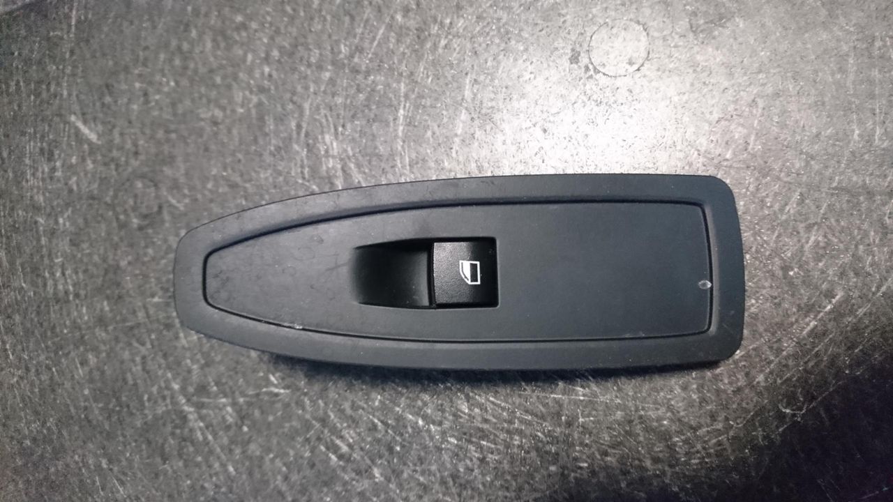 блок управления стеклоподъемниками BMW 3 серия F30/F31/F34 2013, 2.0 л., N47 D20 C, дизель, АКПП, хетчбэк 5 дв., правый руль, 9208107